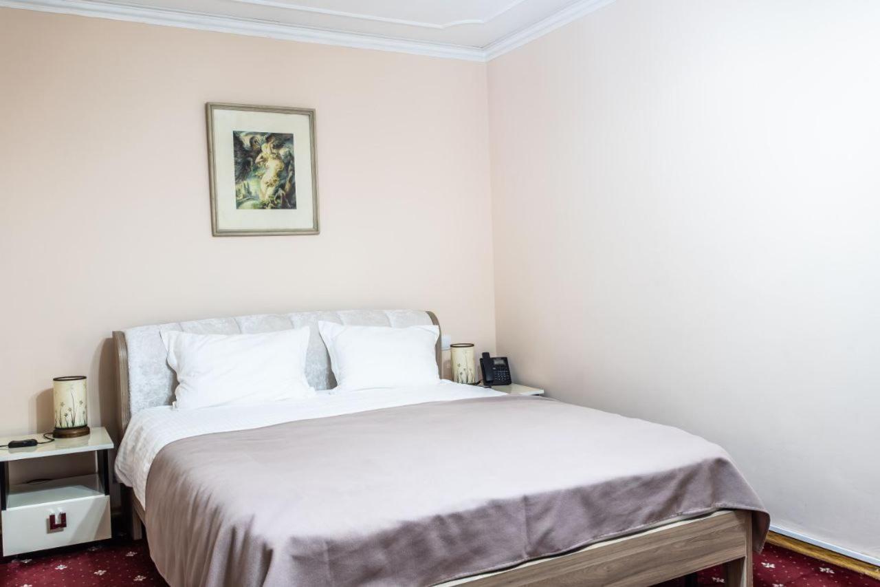 Star Rent Hotel Chisinau Ngoại thất bức ảnh