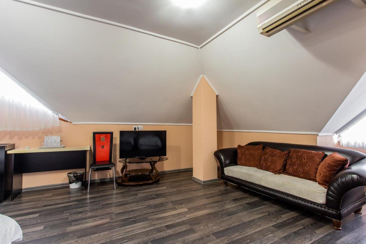 Star Rent Hotel Chisinau Ngoại thất bức ảnh
